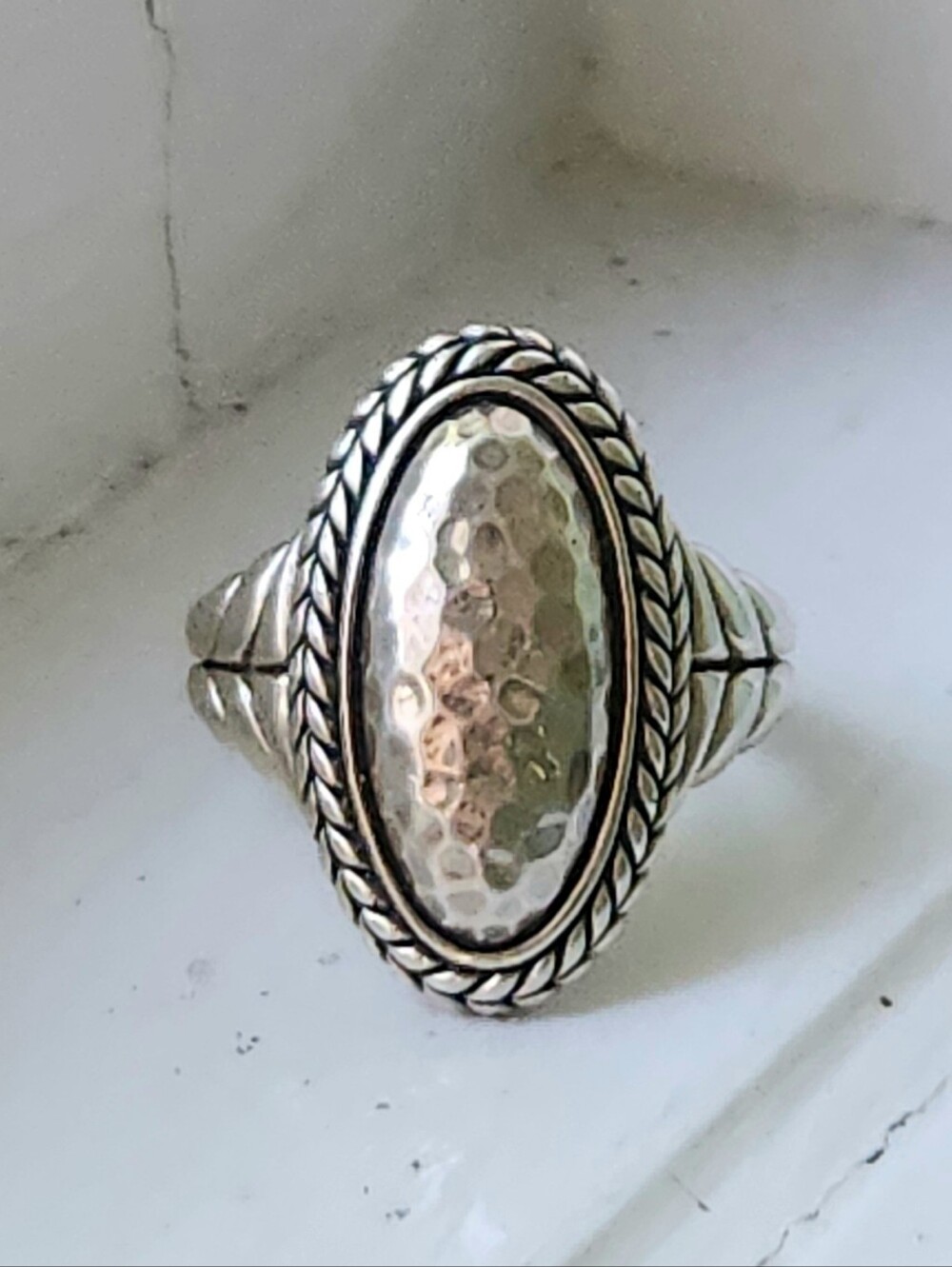 JOHN HARDY JAI STERLING SILVER HAMMERED OVAL DOME RING SZ 8